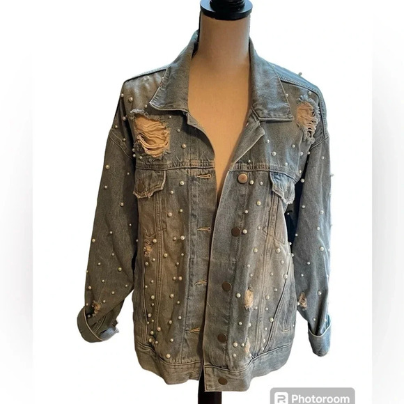 Free People Distressed Denim Jacket Pearls Size Small Oversized Silver Buttons - Picture 1 of 8
